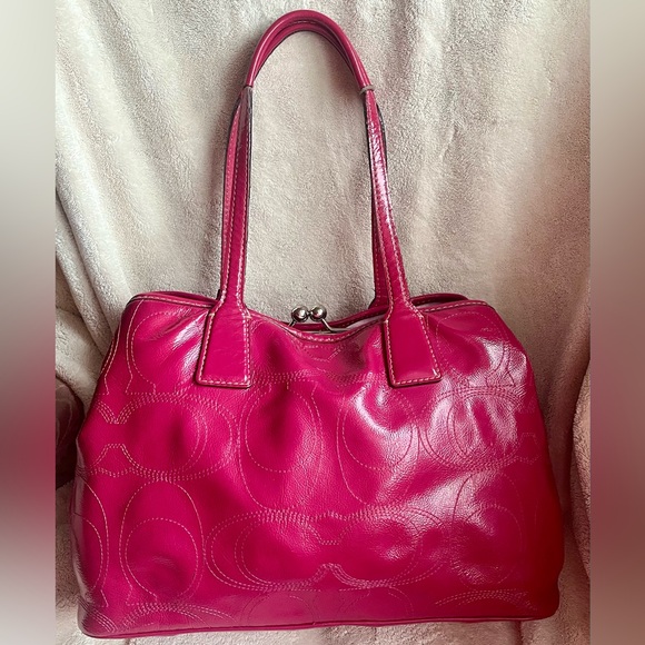 Coach kiss lock #E1093-F15658 signature hot pink patent leather purse - Picture 3 of 17